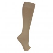 Beige stödstrumpa med öppen tå fotograferad mot ljus bakgrund. Den knähöga modellen har en stilren och diskret design i en natur