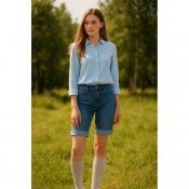 Grå randiga knästrumpor ung kvinna